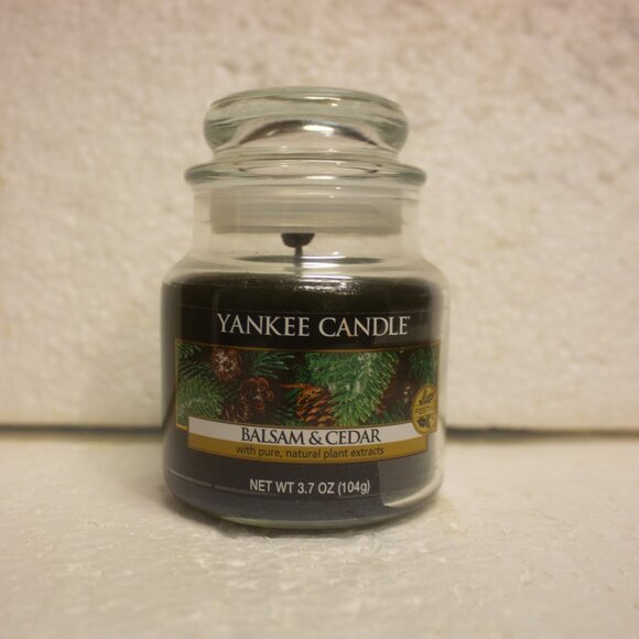 Yankee Candle Balsam & Cedar 3.7 oz Candle - Picture 1 of 3